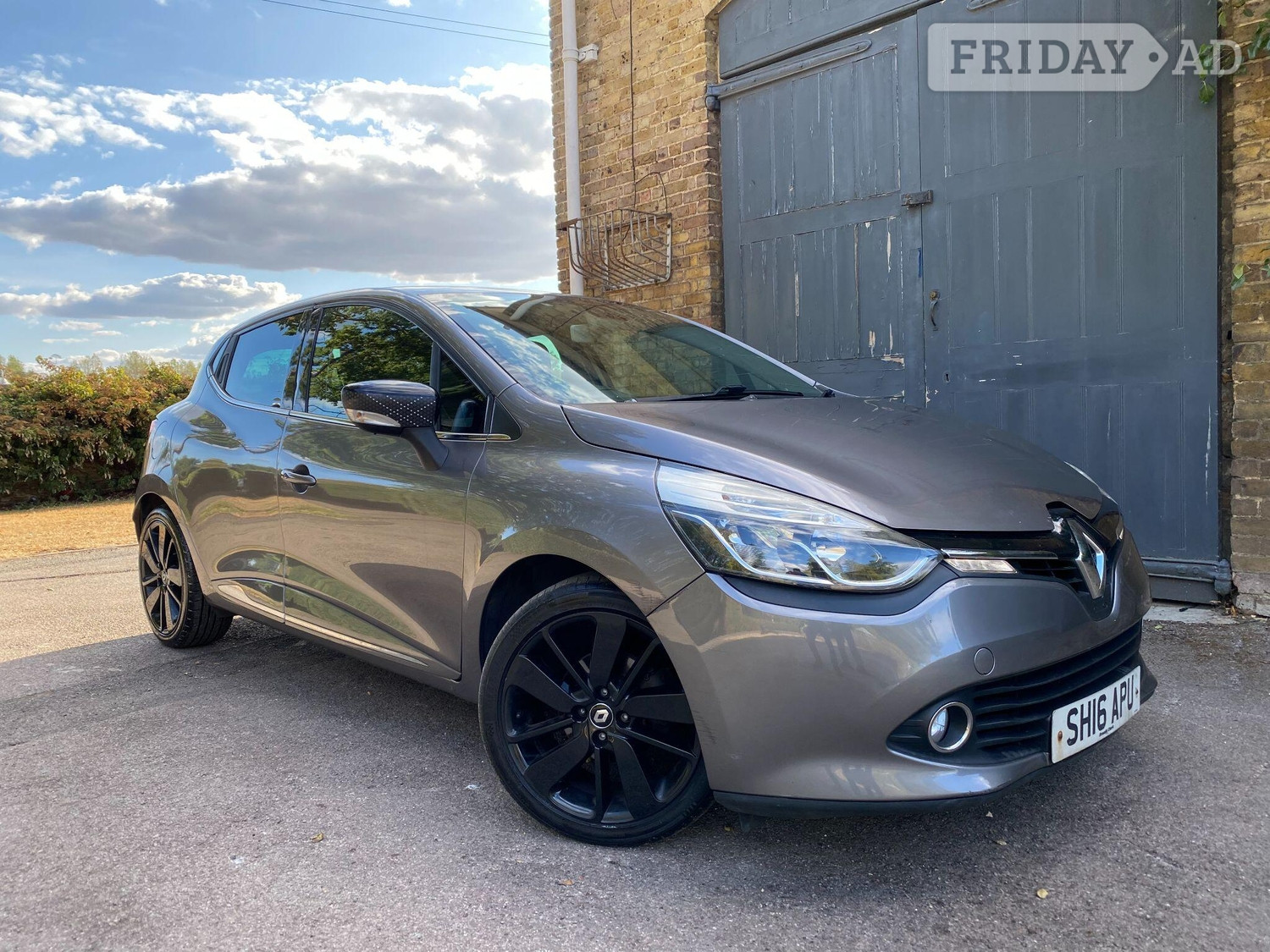 Renault Clio 2016 in Uxbridge