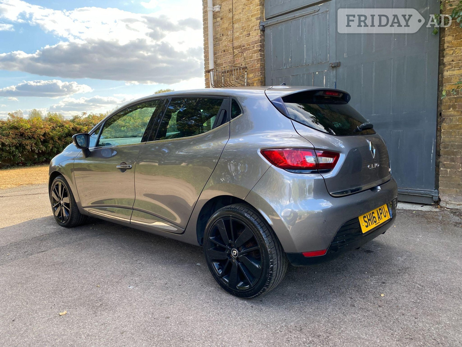 Renault Clio 2016 - Cars in Uxbridge