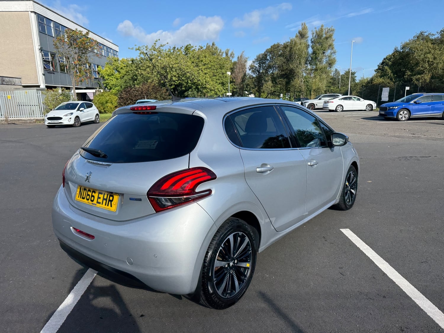 Peugeot 208 2016 - Cars