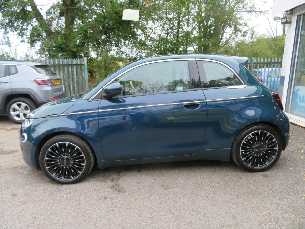2021 FIAT 500E 42kWh La Prima Hatchback 3dr Electric Automatic (118 ps) PANO ROOF + 17" ALLOYS + FULL LED'S - Cars in Horsham