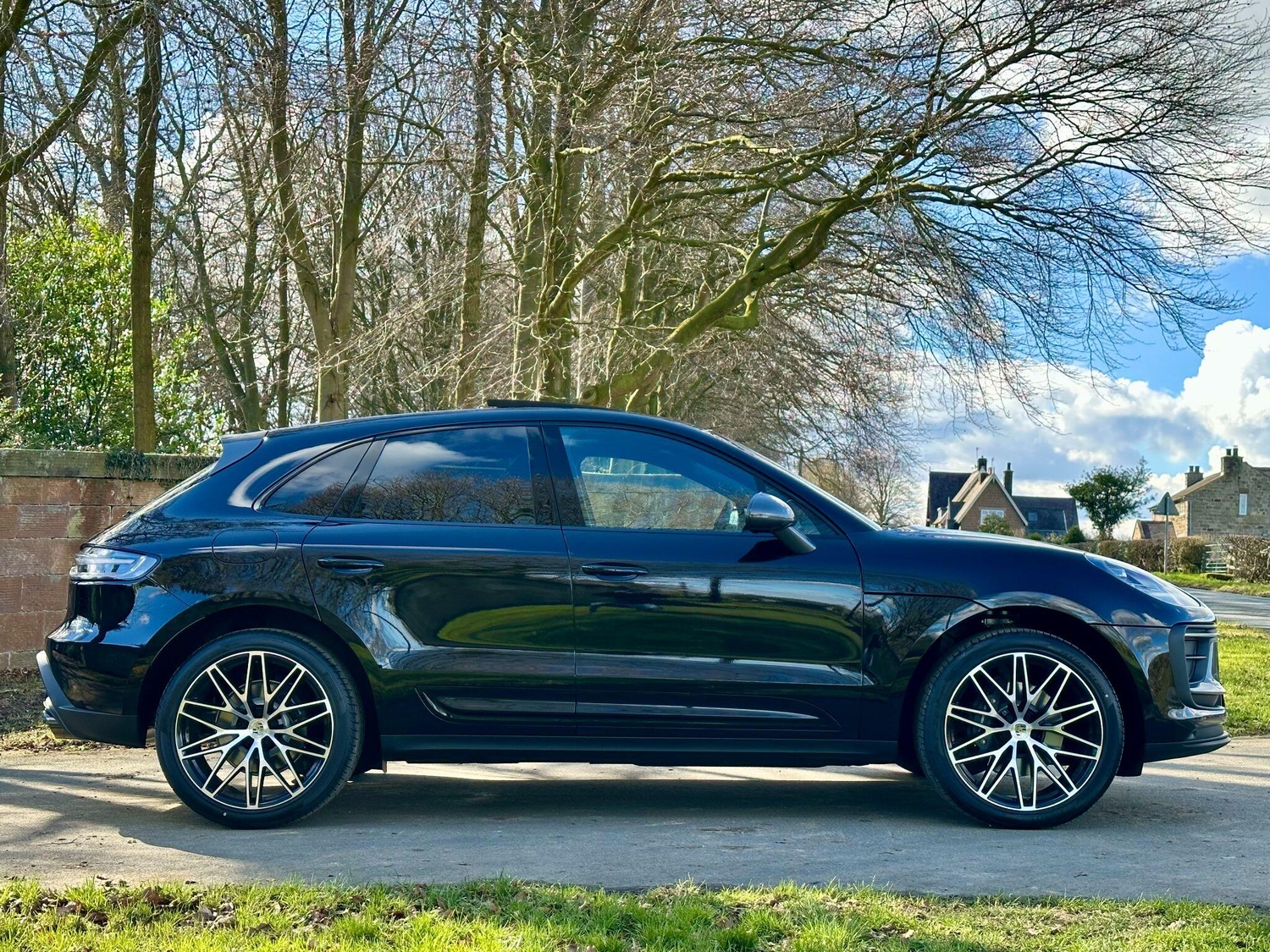 [ berth ]Porsche Macan