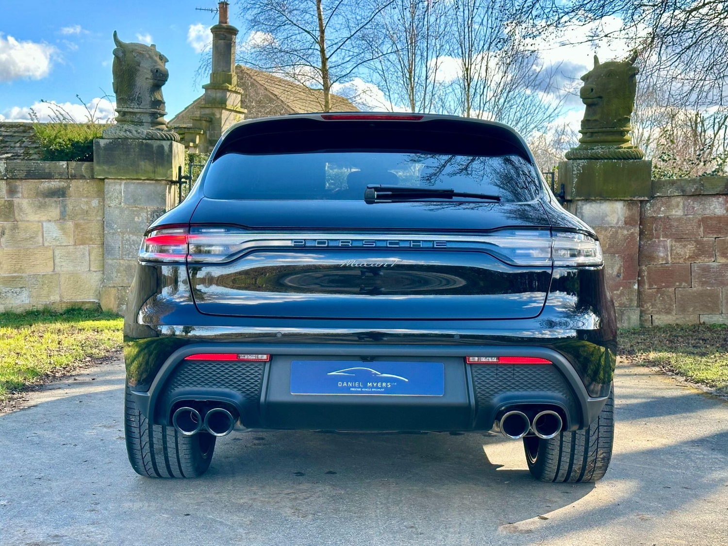 Porsche Macan 2023 - Cars