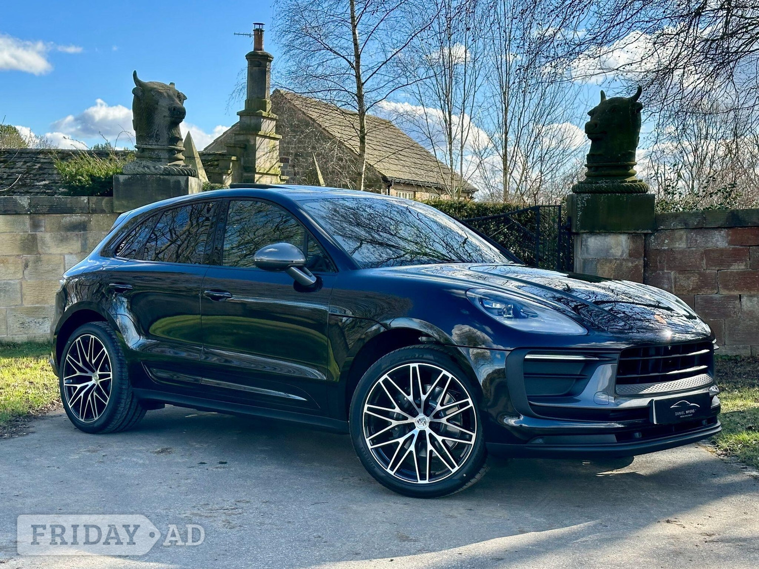Porsche Macan 2023 in Leeds