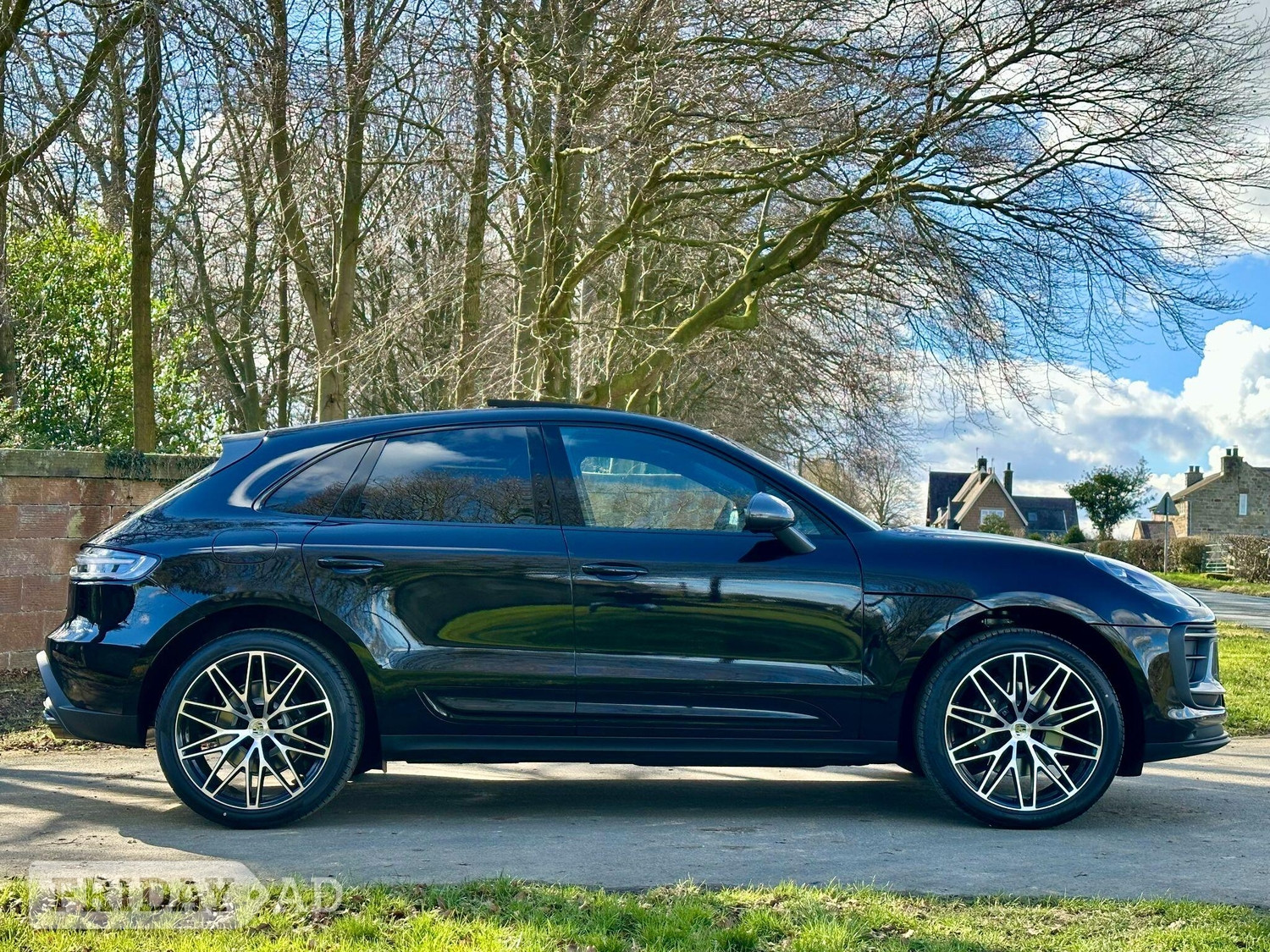 [ berth ]Porsche Macan