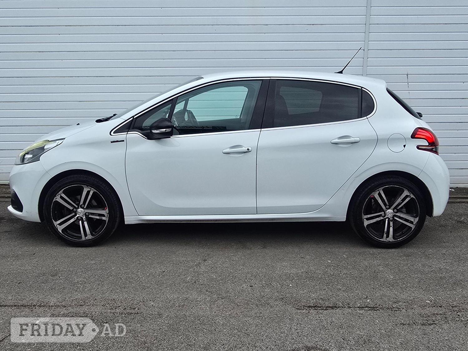 Peugeot 208 2015 - Cars