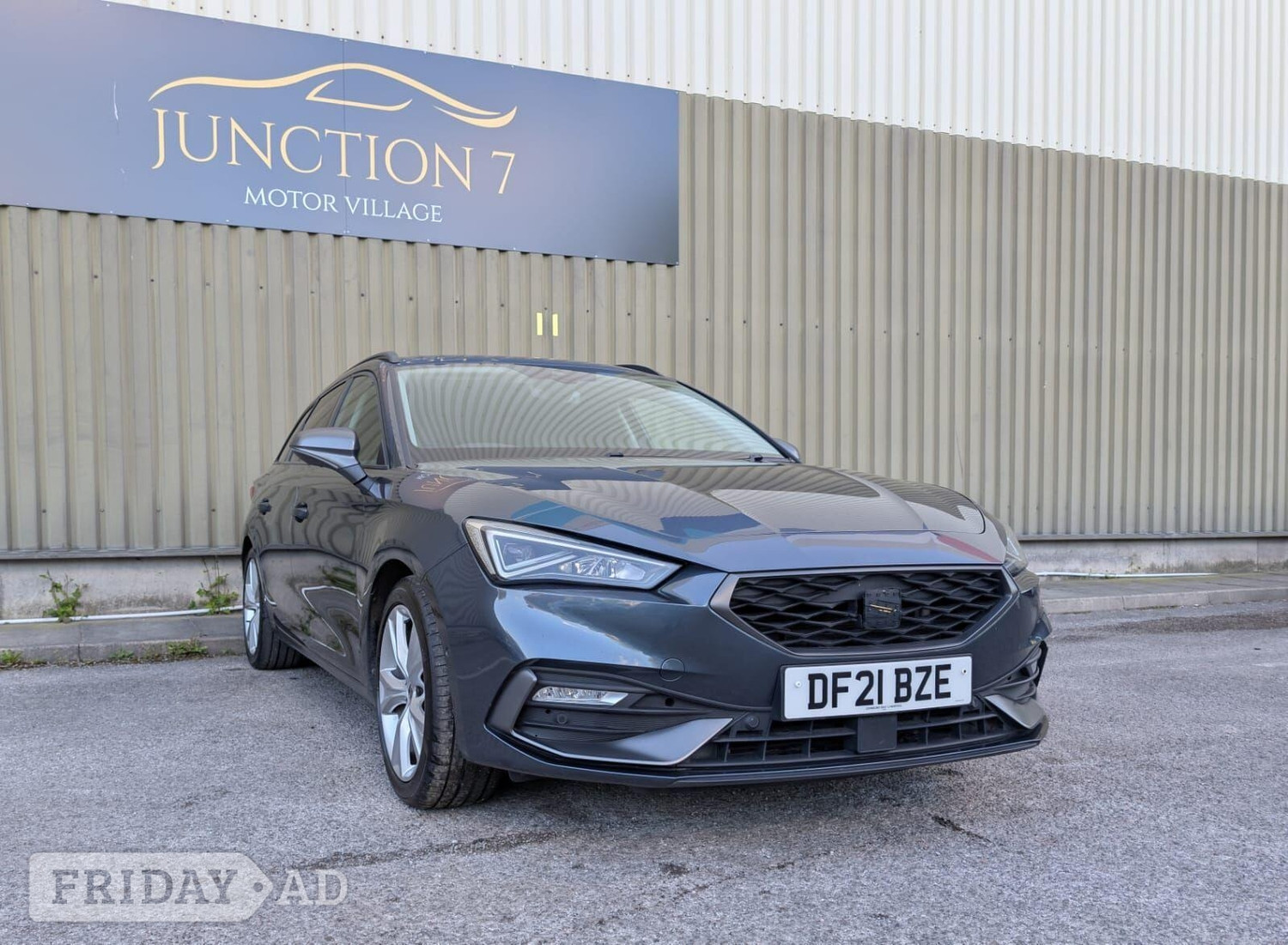[ berth ]SEAT Leon