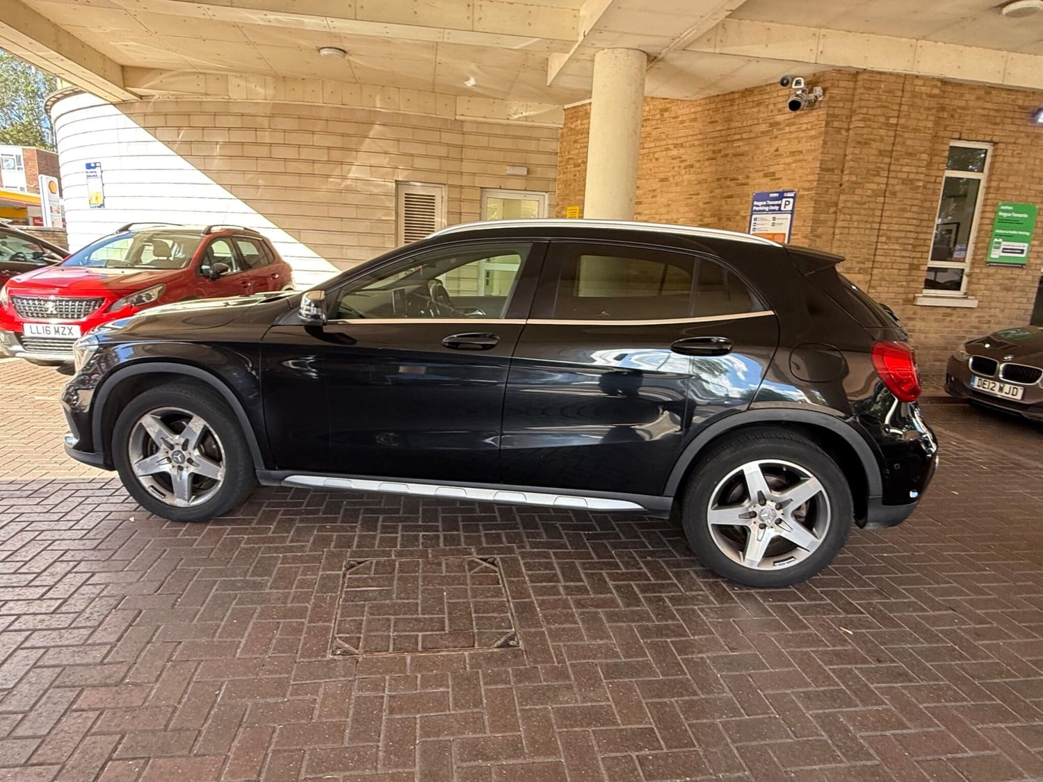 Mercedes-Benz GLA 2016 - Cars in Staines