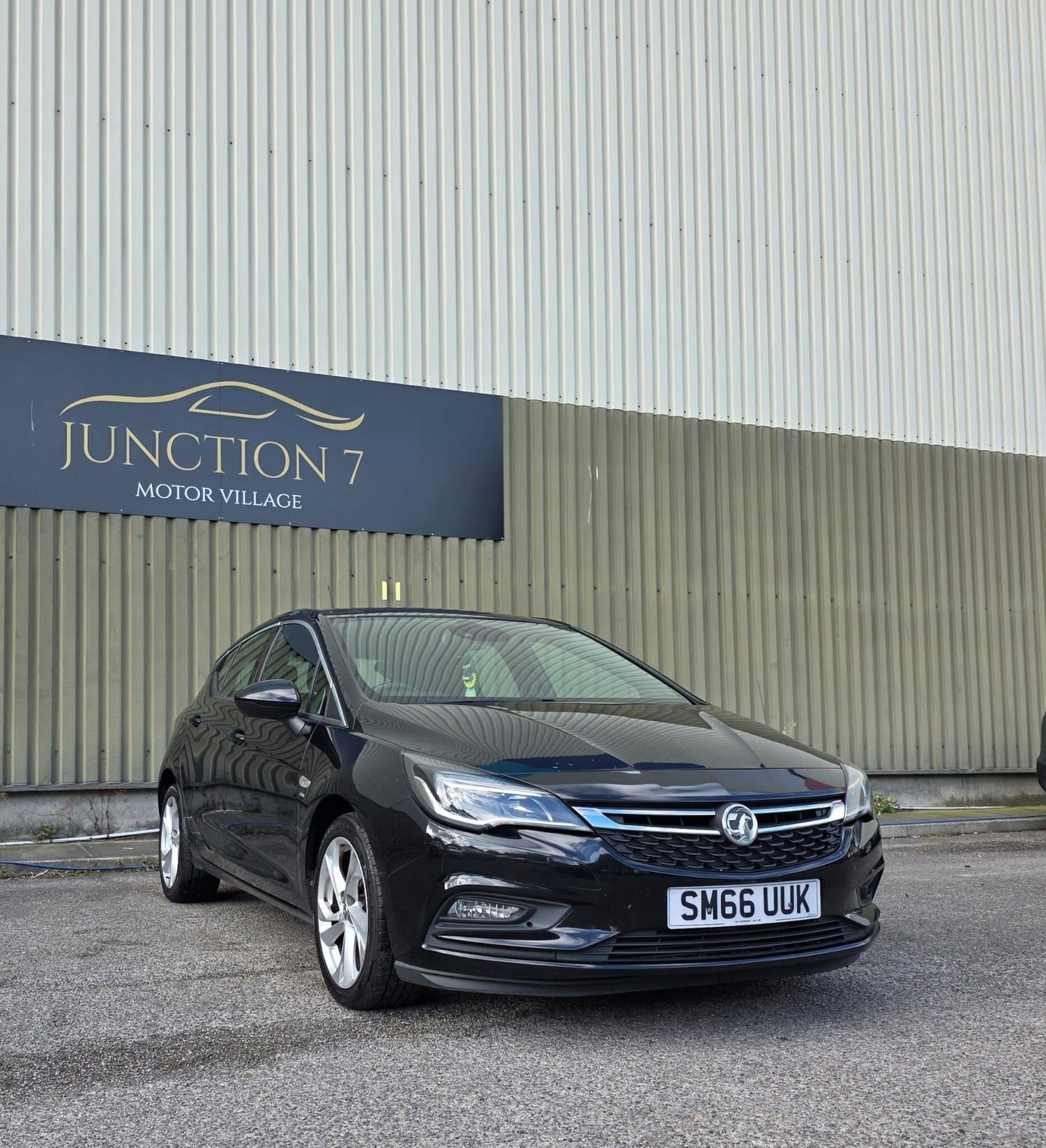 [ berth ]Vauxhall Astra