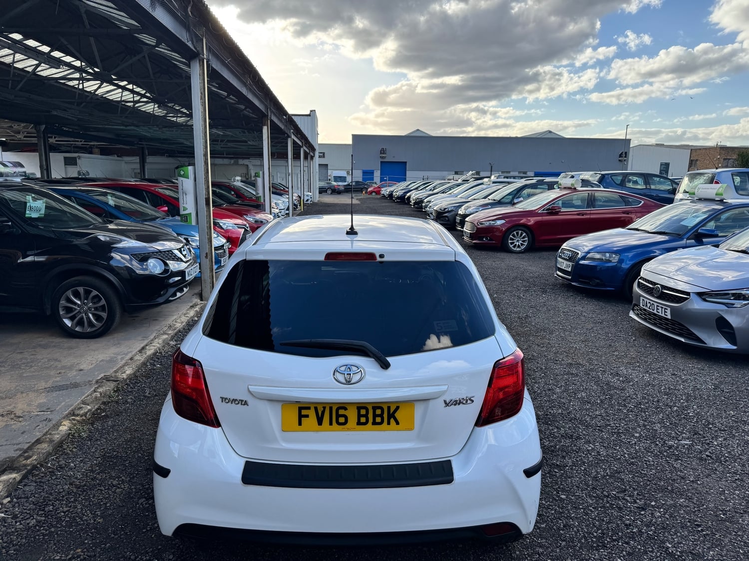 Toyota Yaris 2016 - Cars