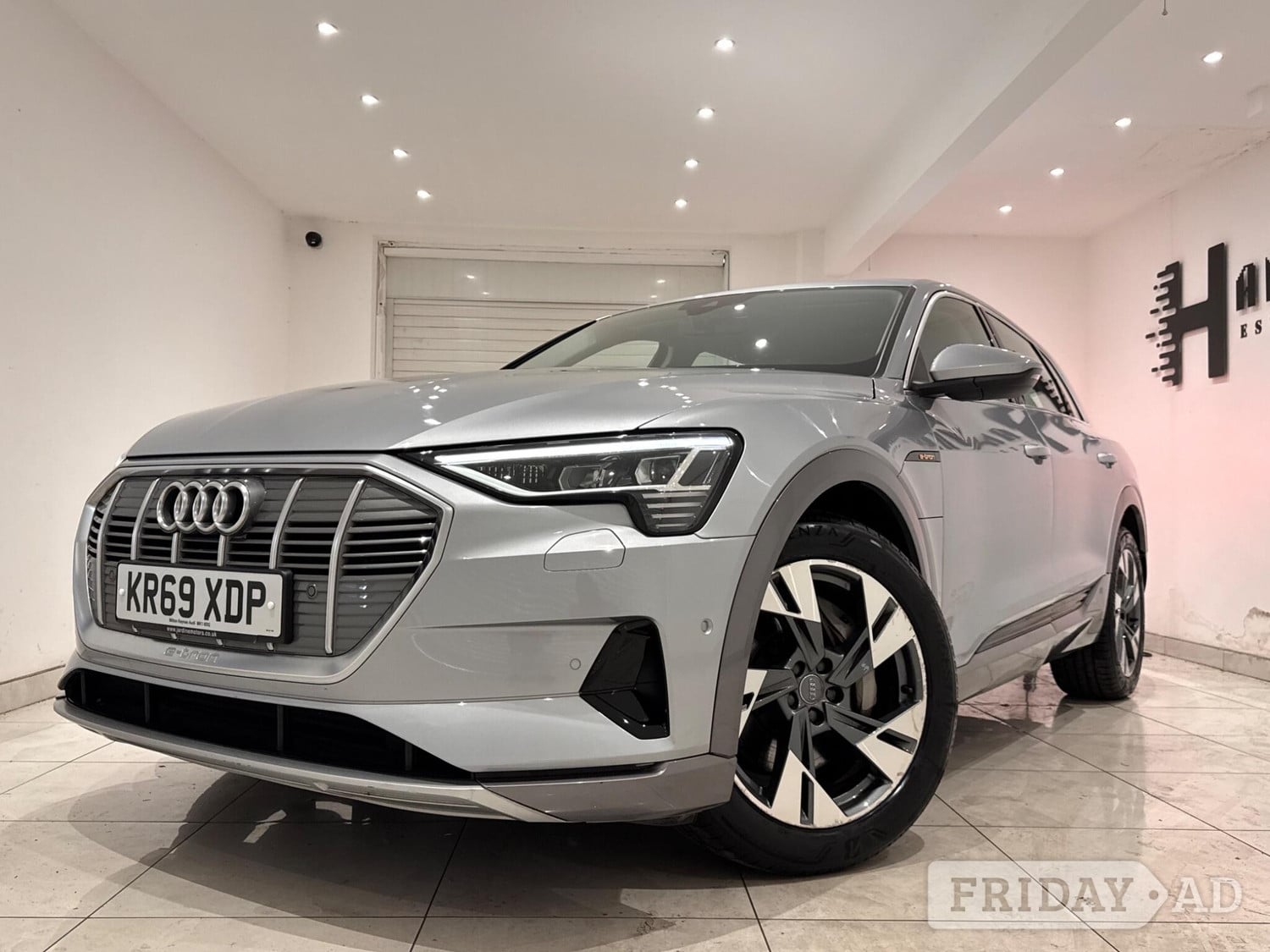 Audi e-tron 2019 - Cars in Hounslow