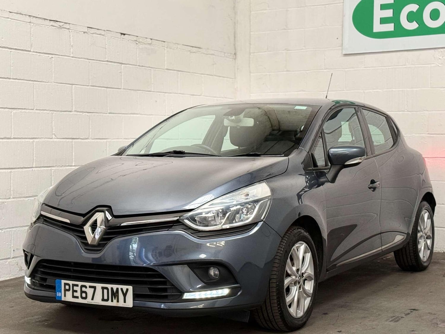 Renault Clio 2017 - Cars in Uxbridge