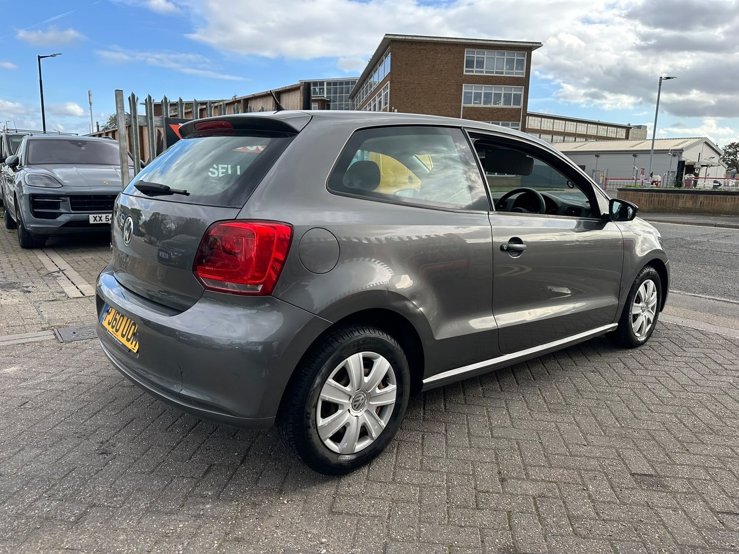 Volkswagen Polo 2011 - Cars in Slough