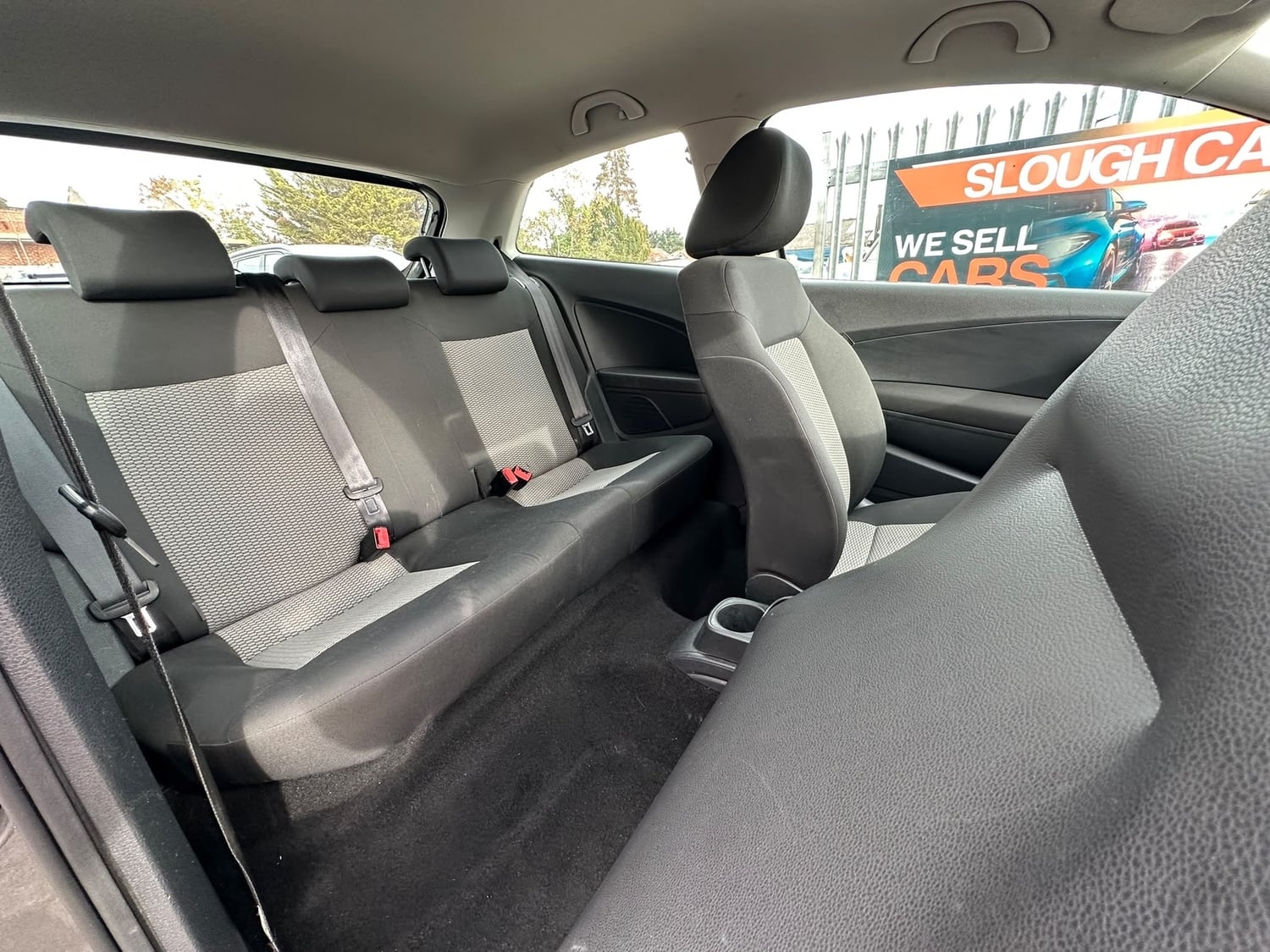 Volkswagen Polo 2011 - Cars