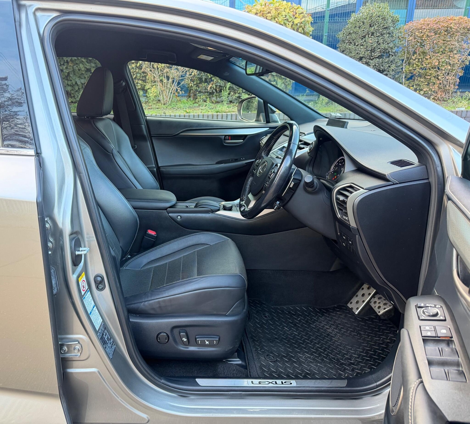 Lexus NX 2016 - Cars in Havering