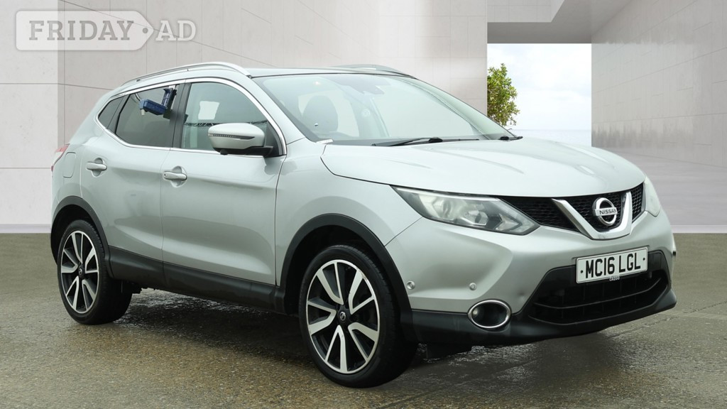 Nissan Qashqai 2016 in Hounslow