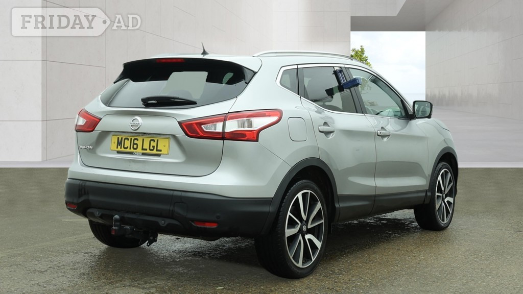 Nissan Qashqai 2016 - Cars in Hounslow