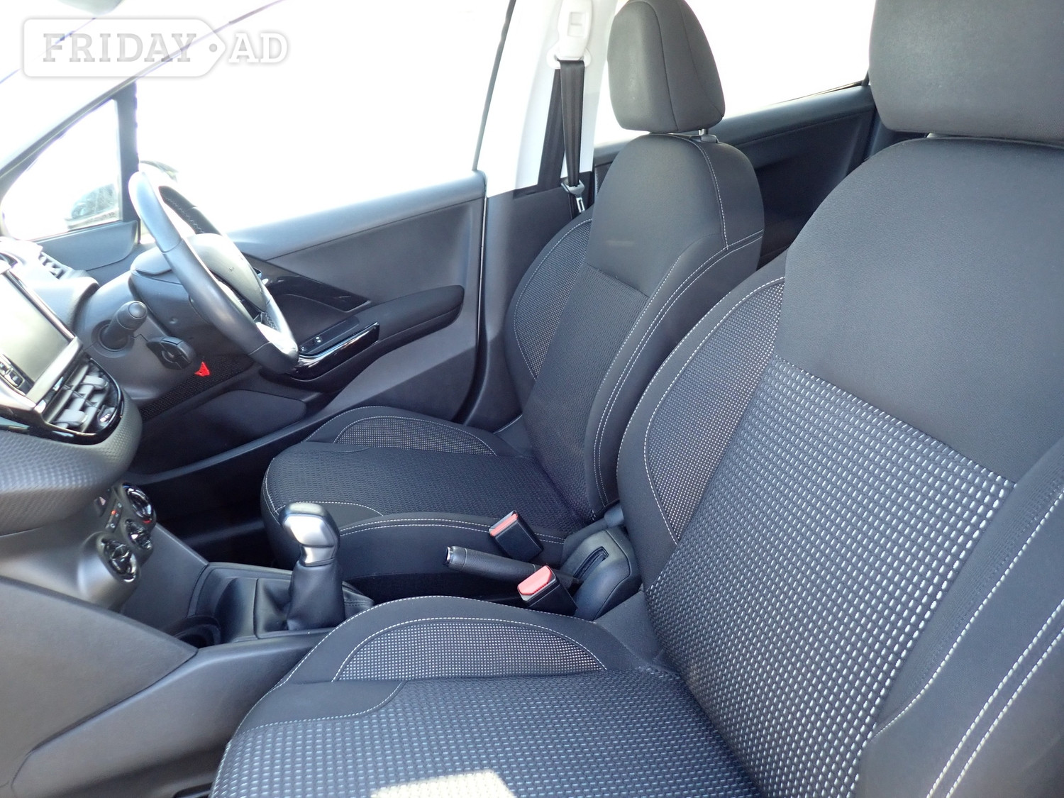[ berth ]Peugeot 208