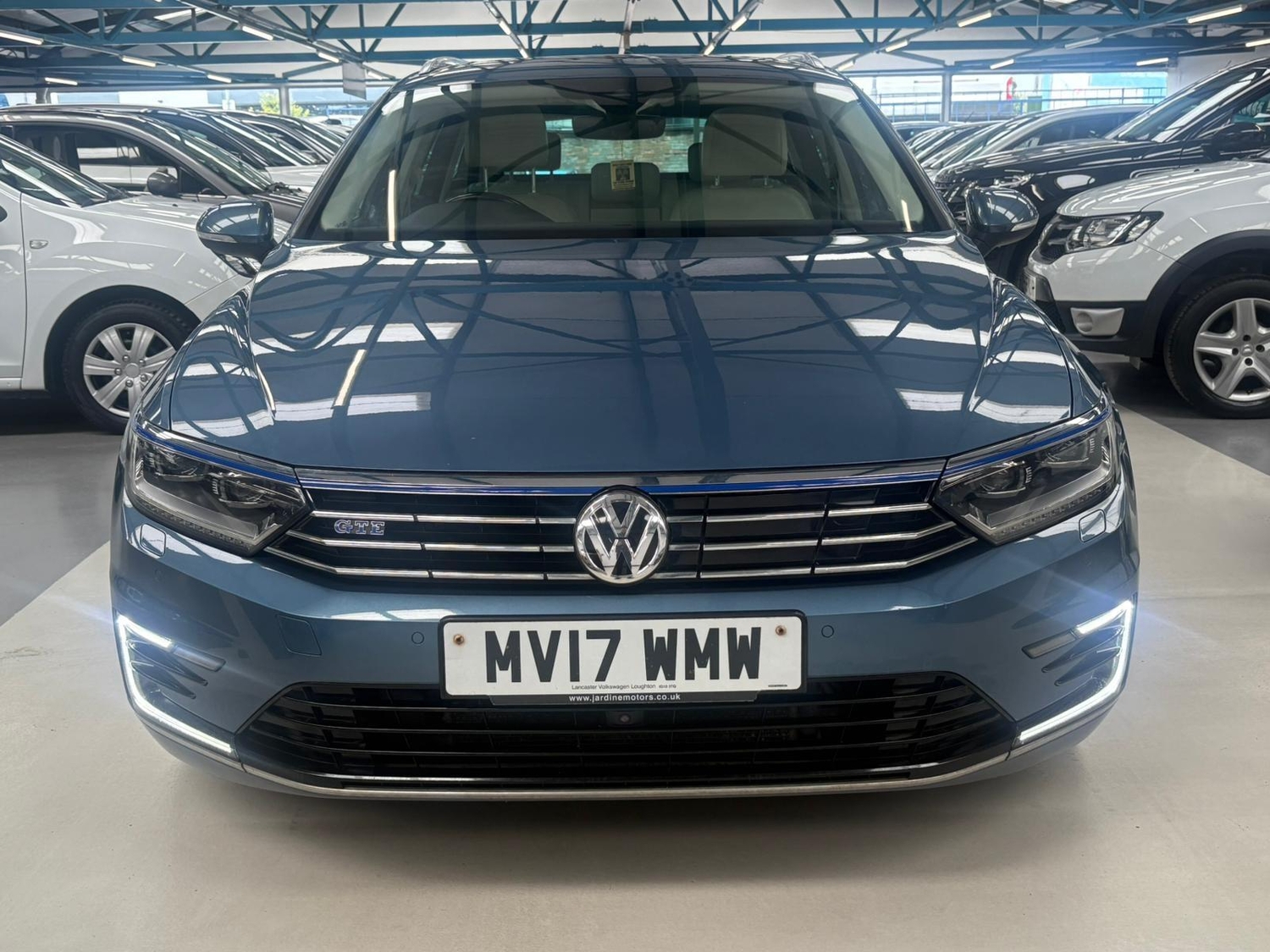 Volkswagen Passat 2017 - Cars
