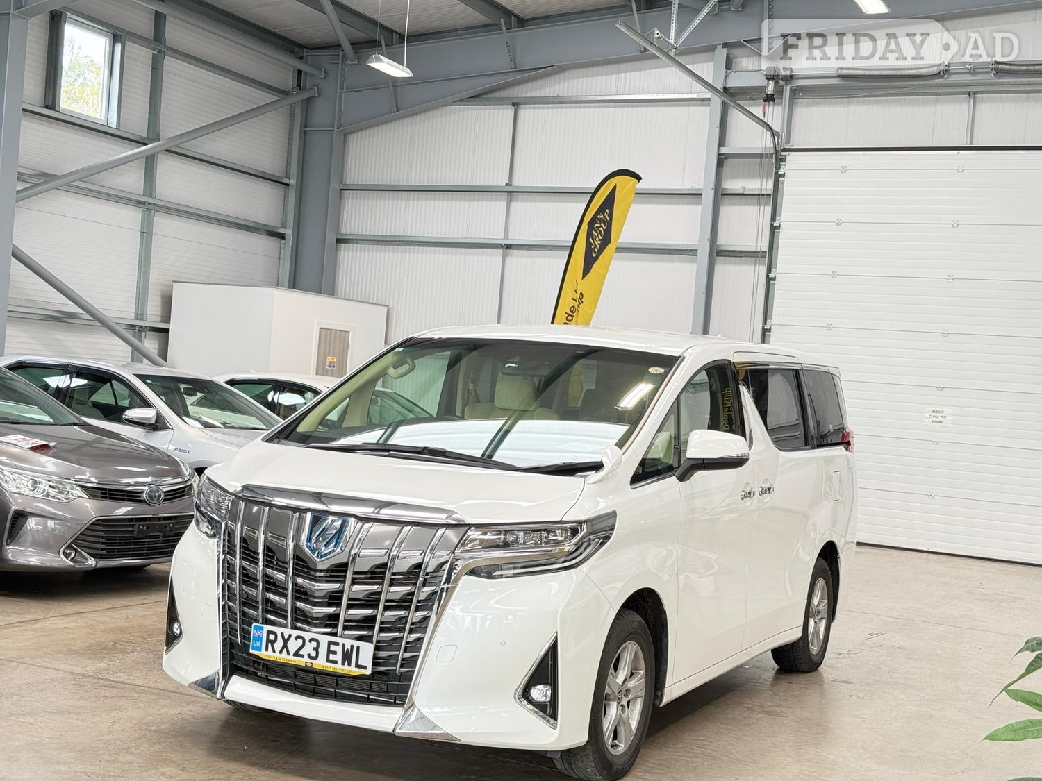 Toyota Alphard Reading