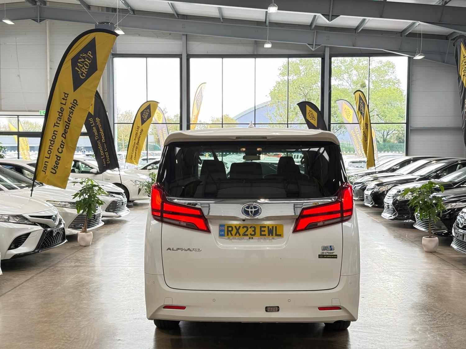Toyota Alphard 2023 - Cars in Reading