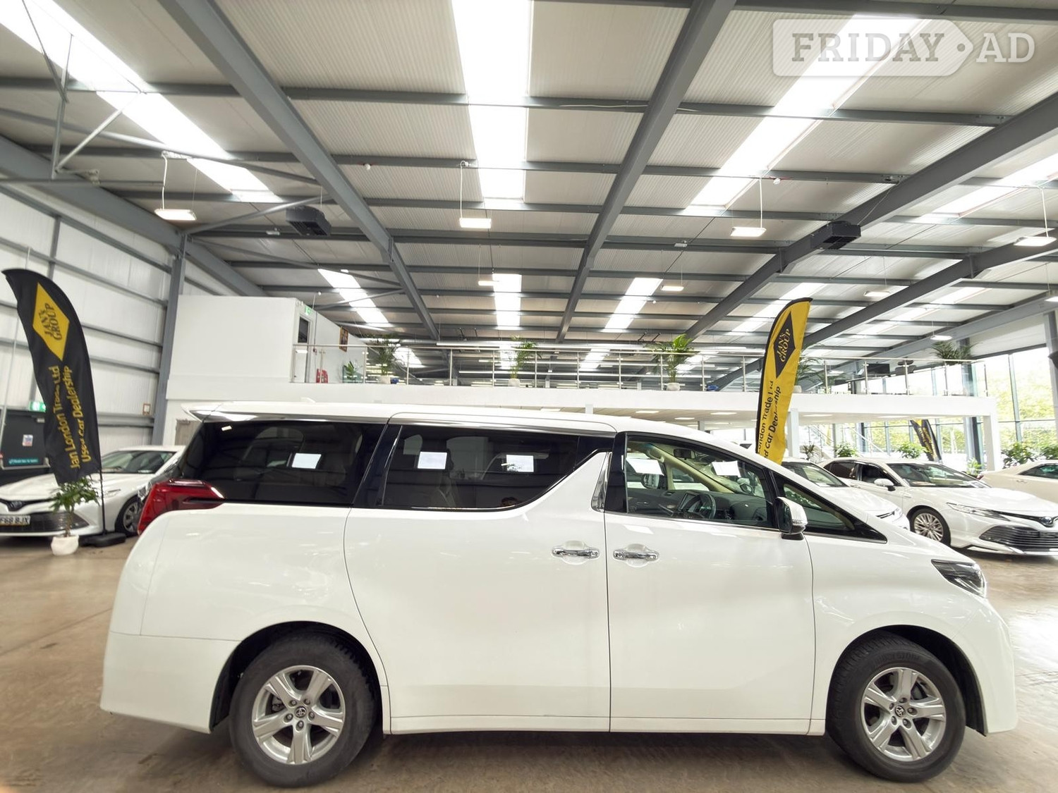 Toyota Alphard 2023 - Cars in Reading