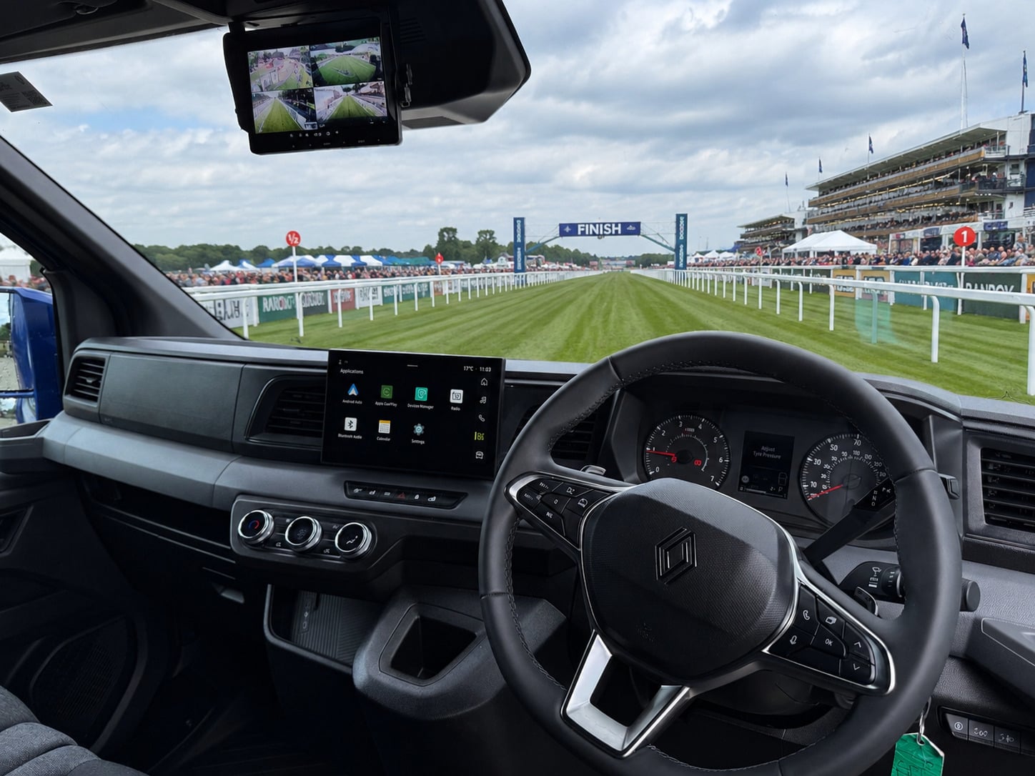 Equus ST3500 Renault Horsebox - Trailers & Horseboxes