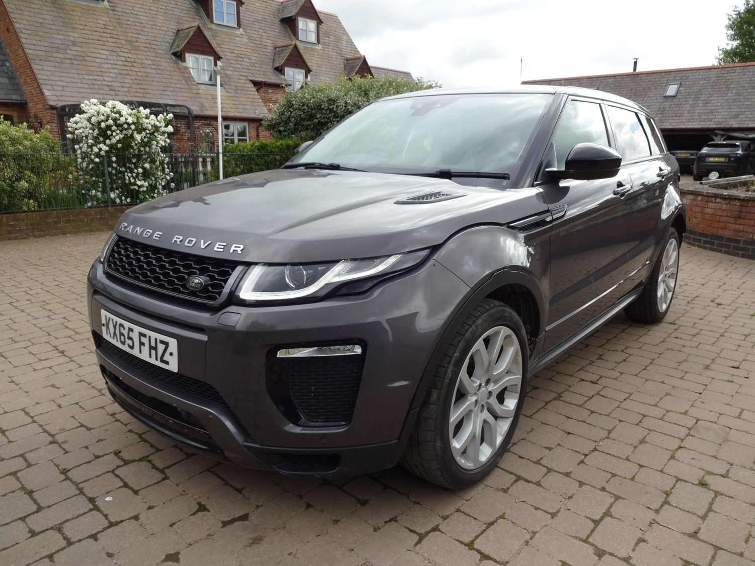 [ berth ]Land Rover Range Rover Evoque