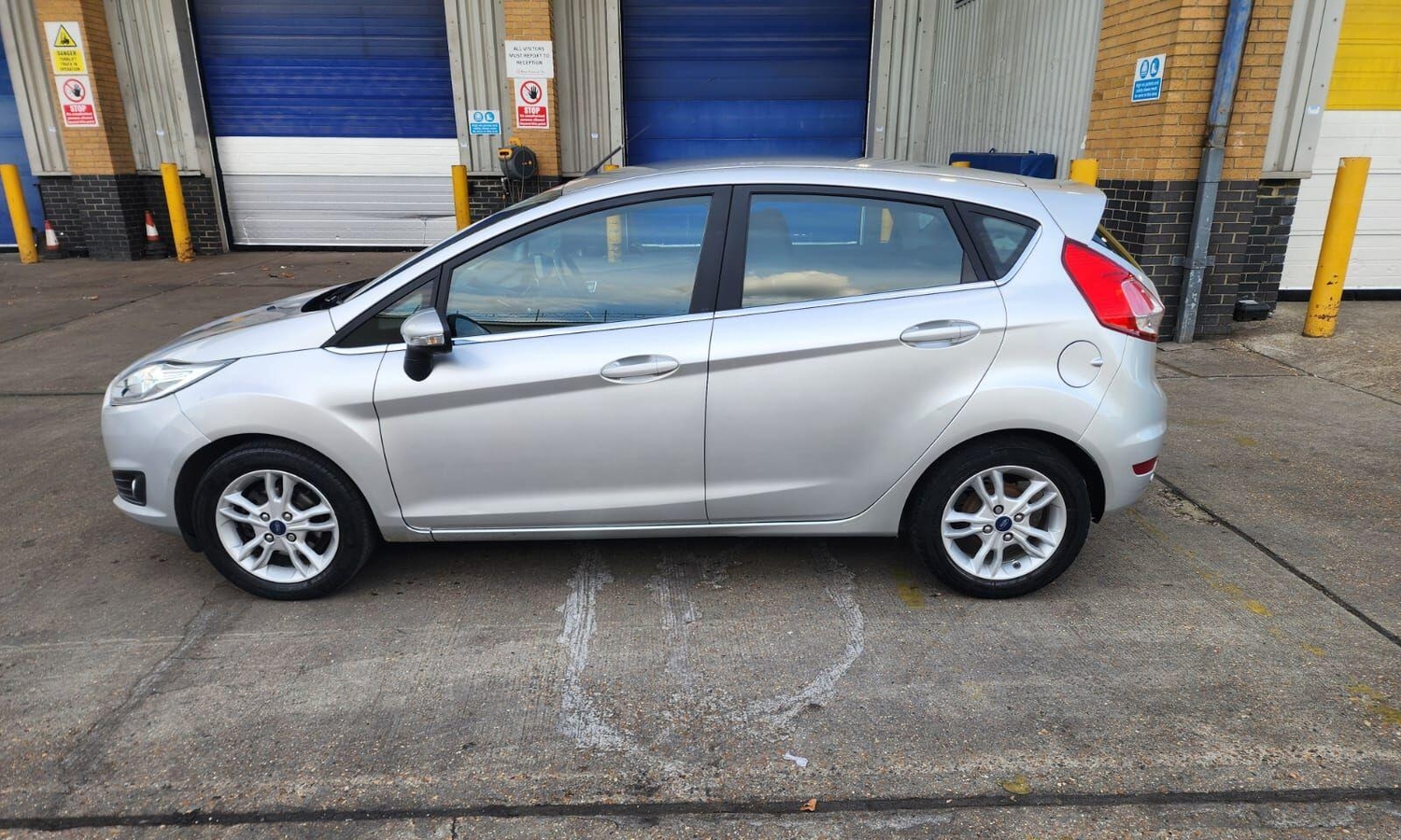 Ford Fiesta 2015 - Cars