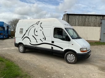 Equibabe  Renault Horsebox