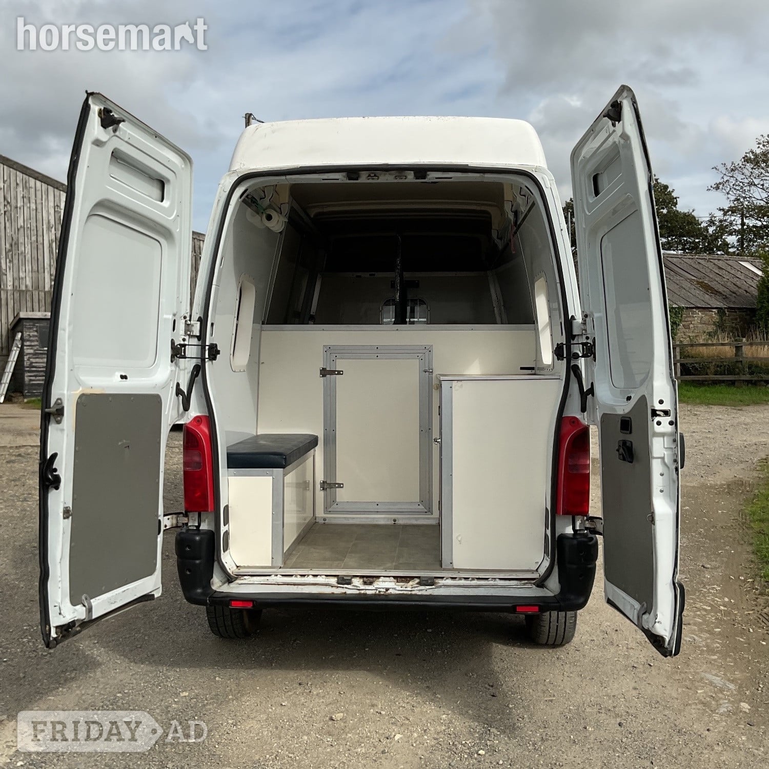 Equibabe  Renault Horsebox - Trailers & Horseboxes