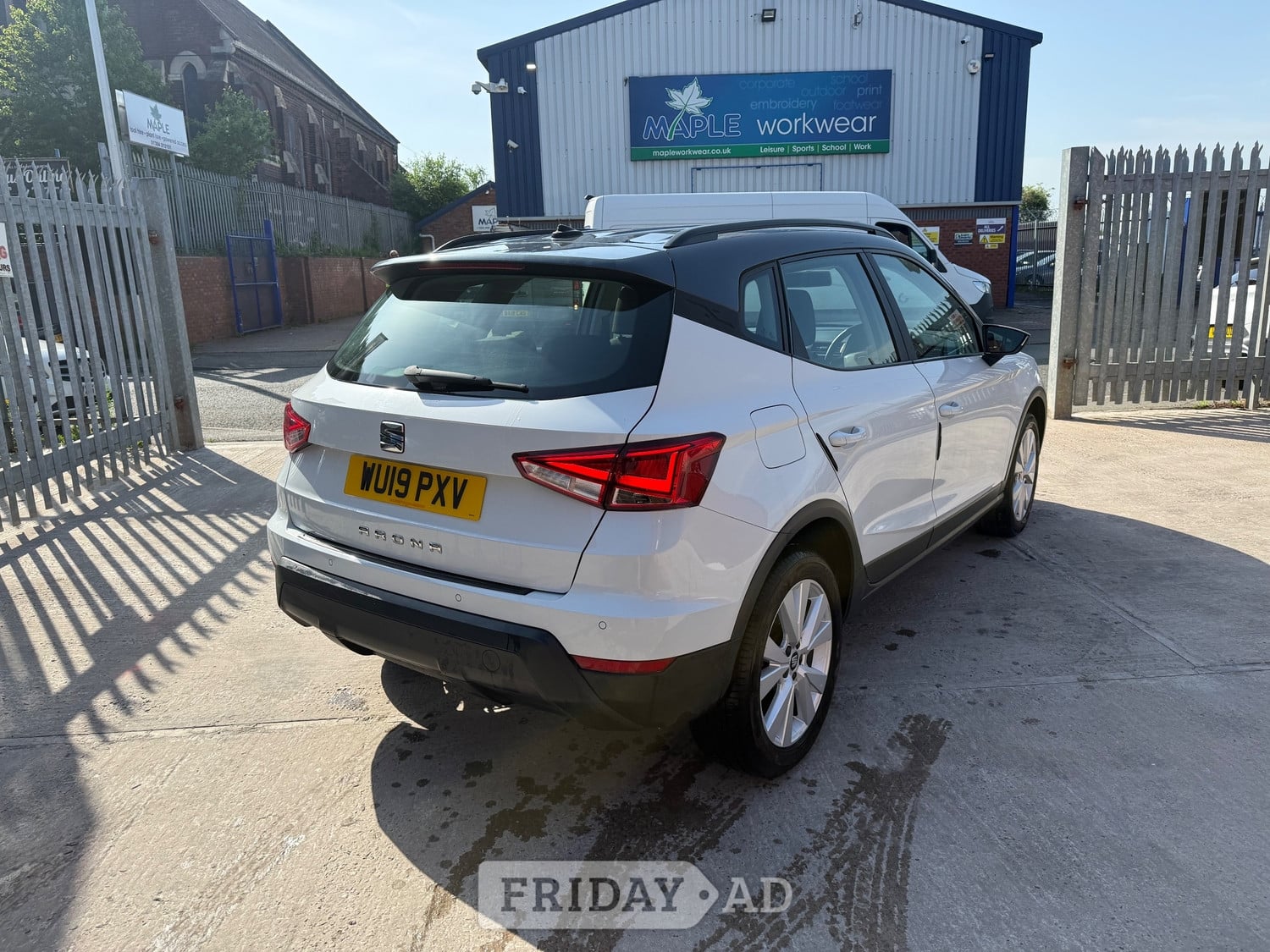 [ berth ]SEAT Arona