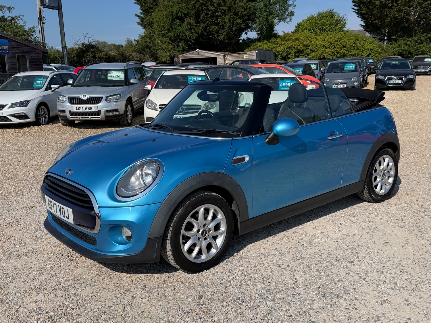 Mini Convertible 2017 - Cars