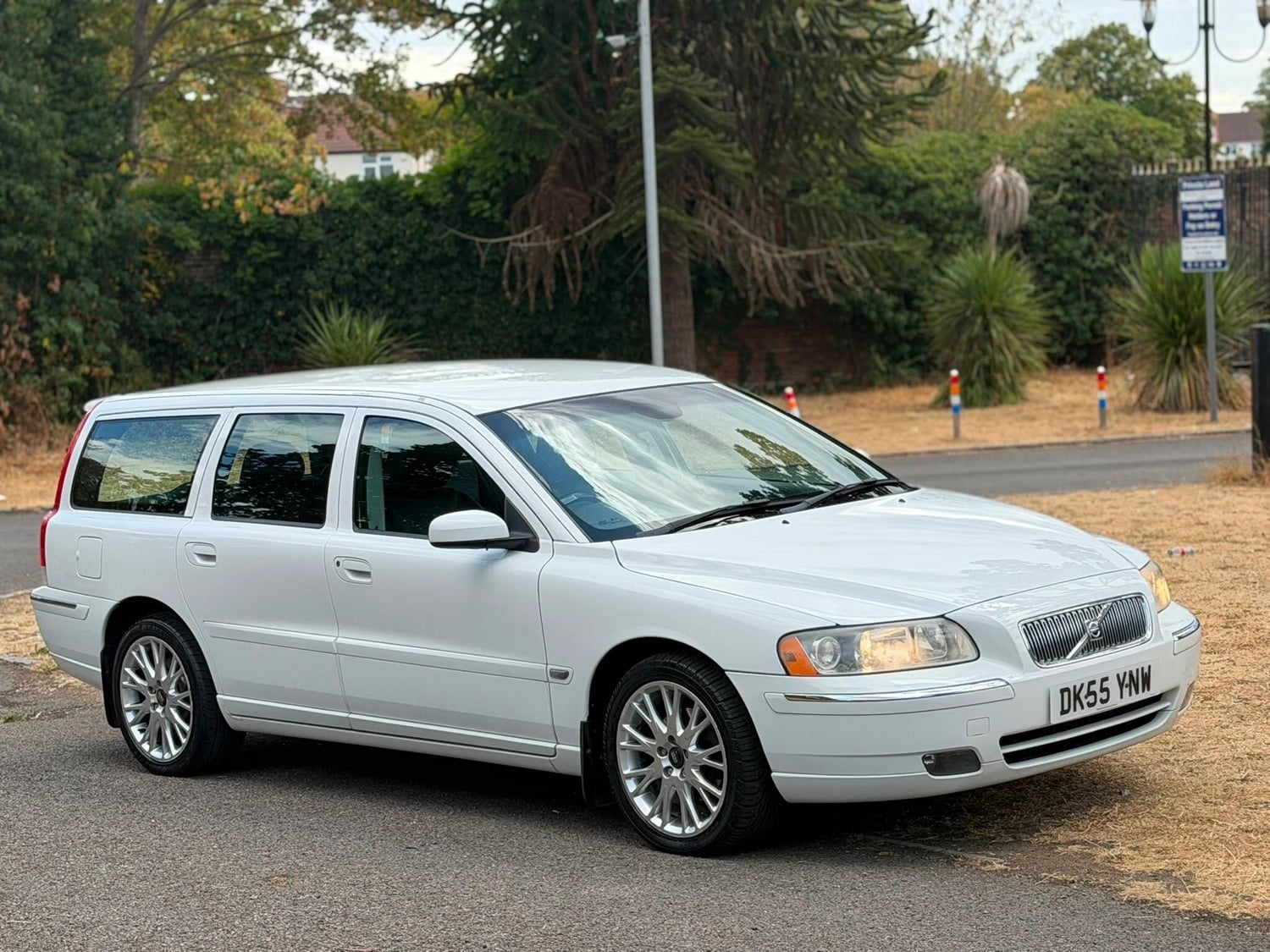 Volvo V70 2005 - Cars in Slough