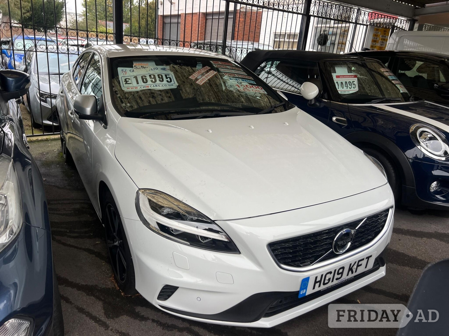 Volvo V40 2019 in Sutton