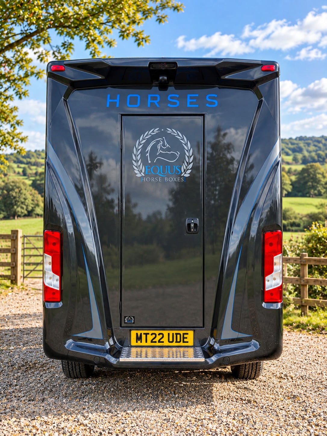 Equus ST3500 Vauxhall Horsebox - Trailers & Horseboxes in Wilmslow
