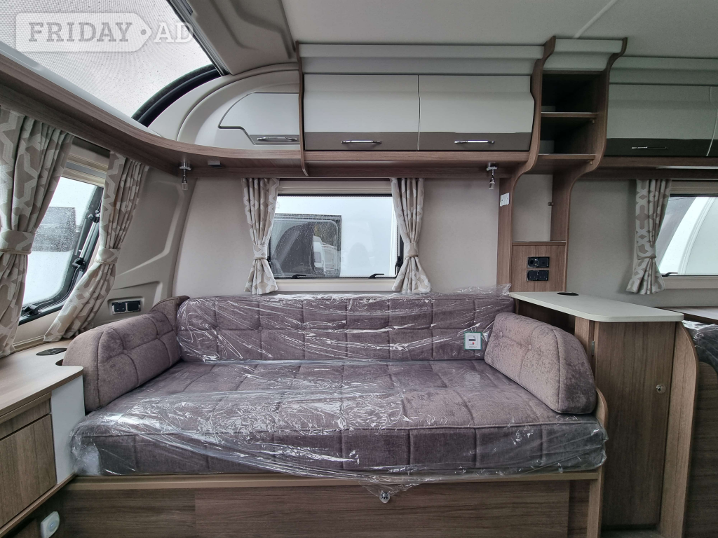 [3 berth ]Coachman VIP 520