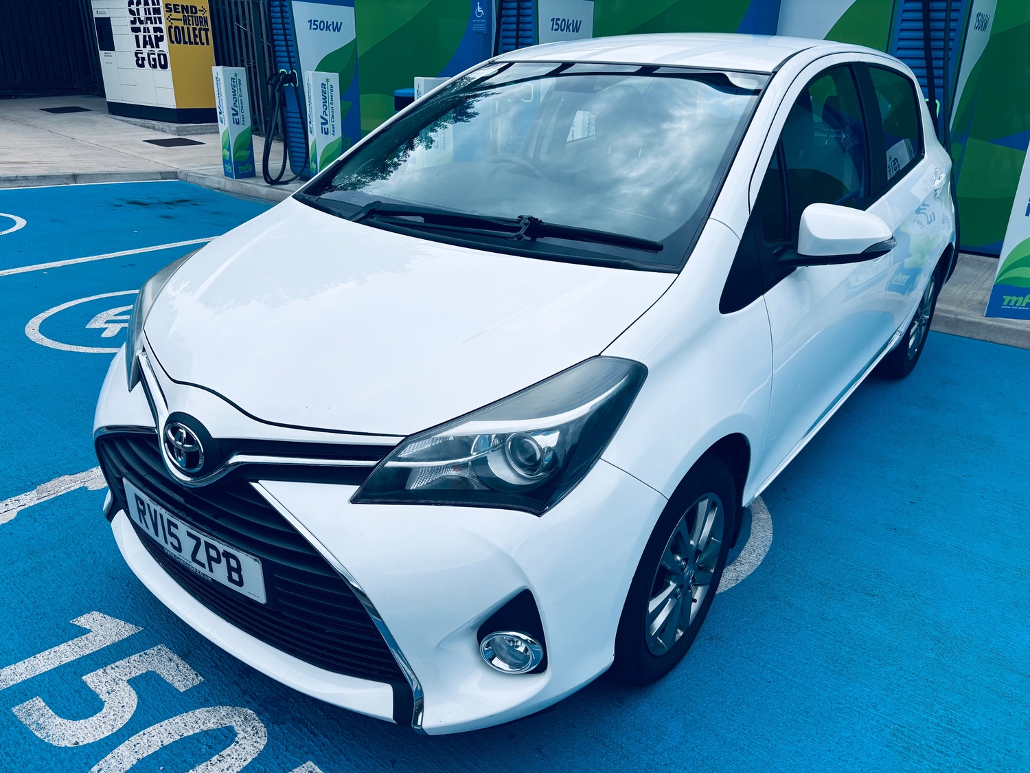 Toyota Yaris 2015 - Cars in Manchester