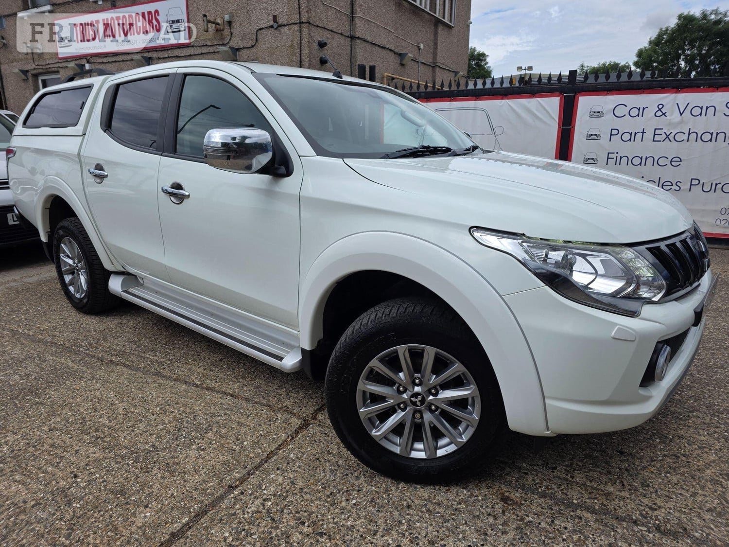 Mitsubishi L200 2017 in Hounslow