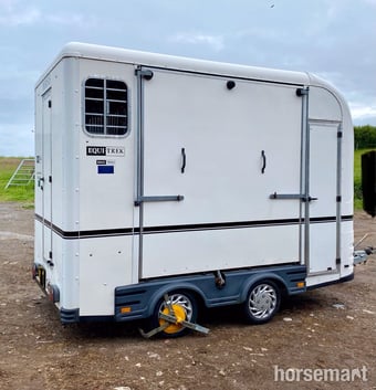 Equi-Trek Day-Treka  Horse Trailer