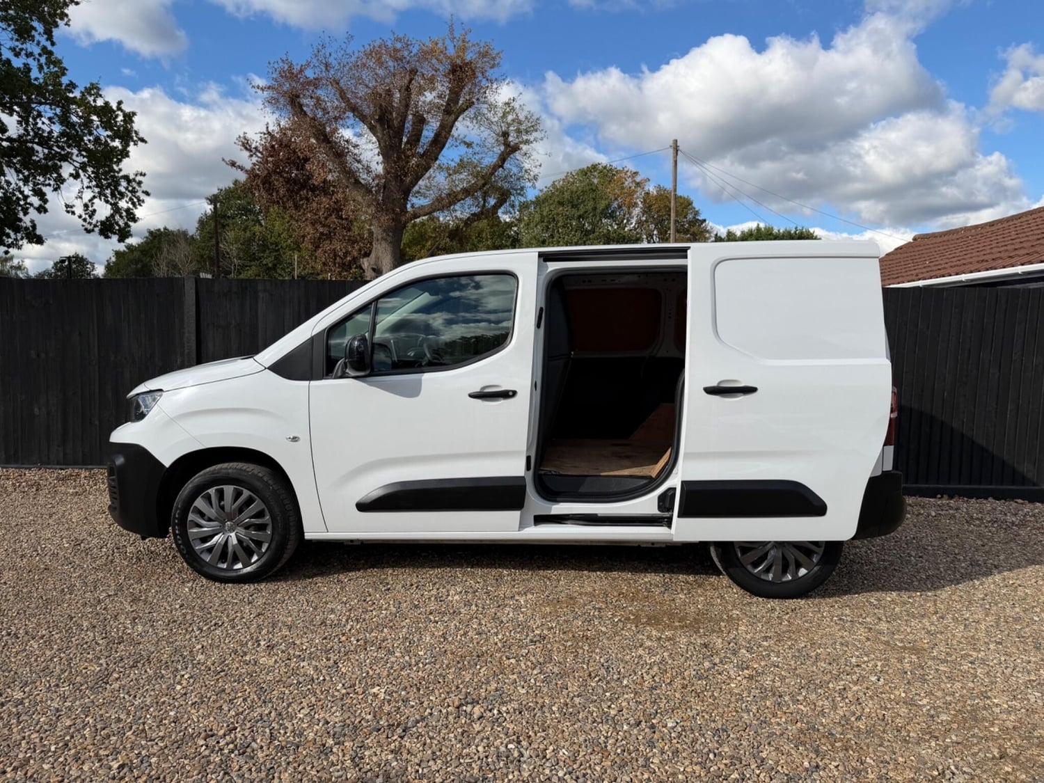 Peugeot Partner 2022 - Vans & Commercial Vehicles in Addlestone