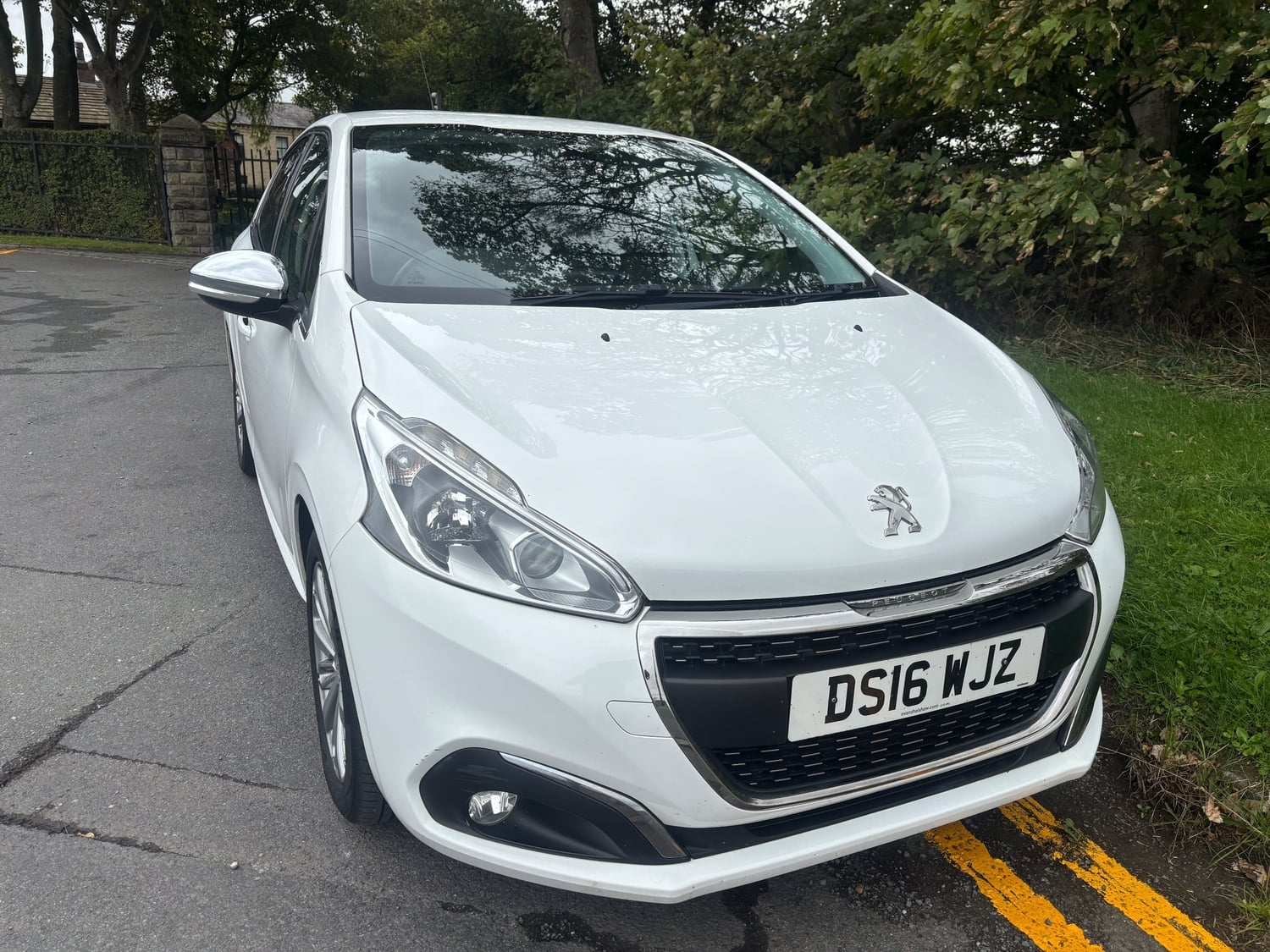 Peugeot 208 2016 - Cars in Leeds