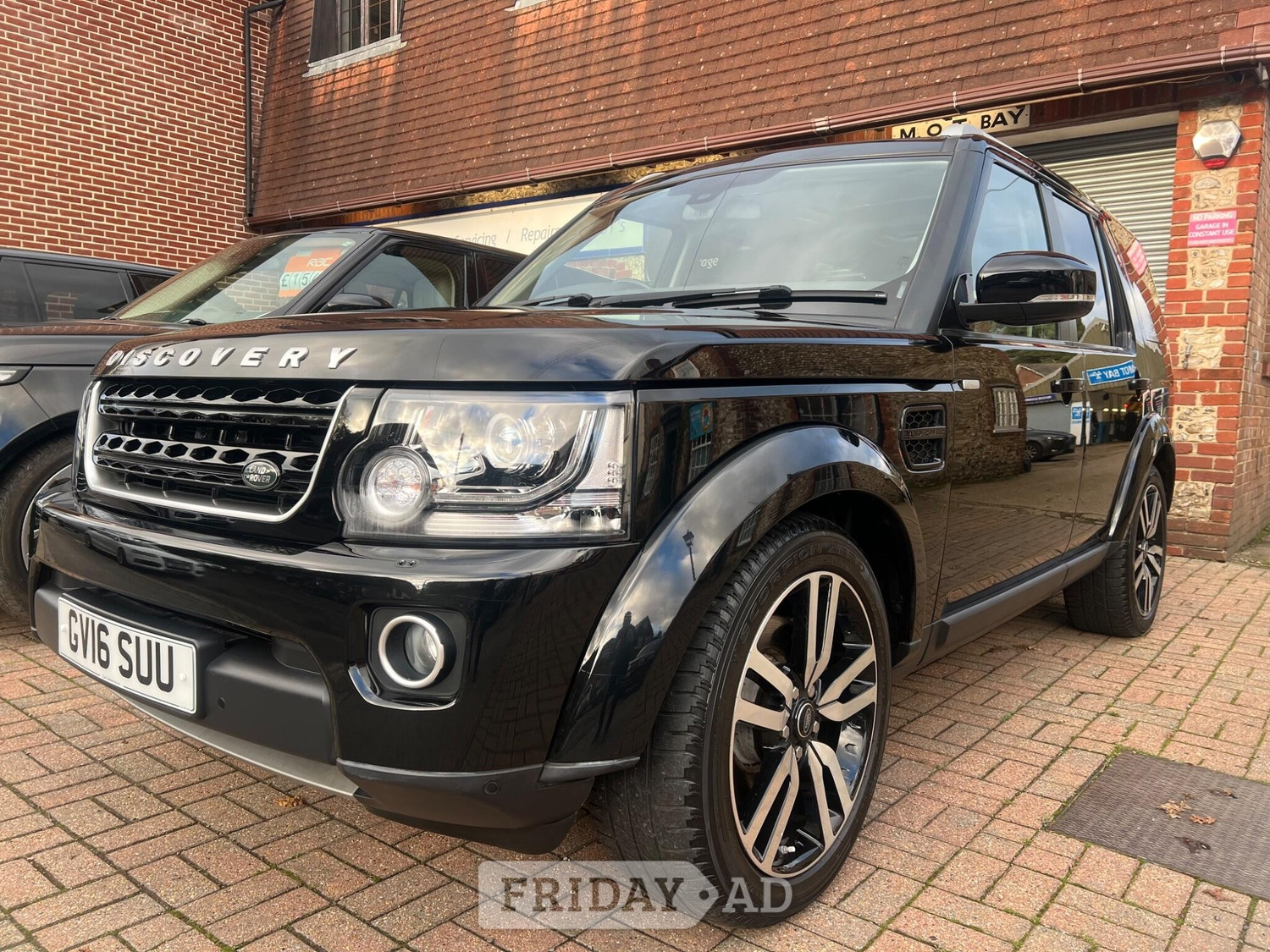 Land Rover Discovery 4 2016 in Rowland's Castle