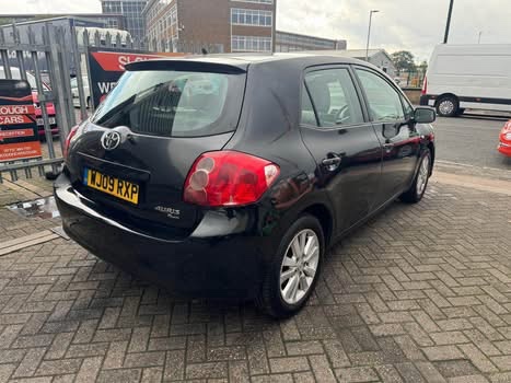 Toyota Auris 2009 - Cars in Slough