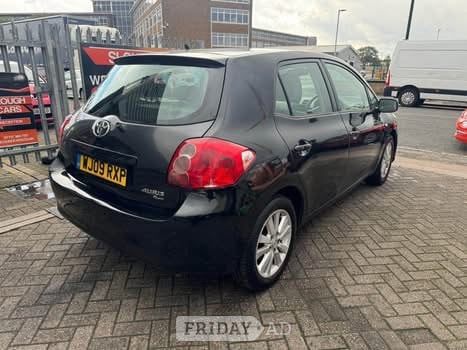 Toyota Auris 2009 - Cars in Slough