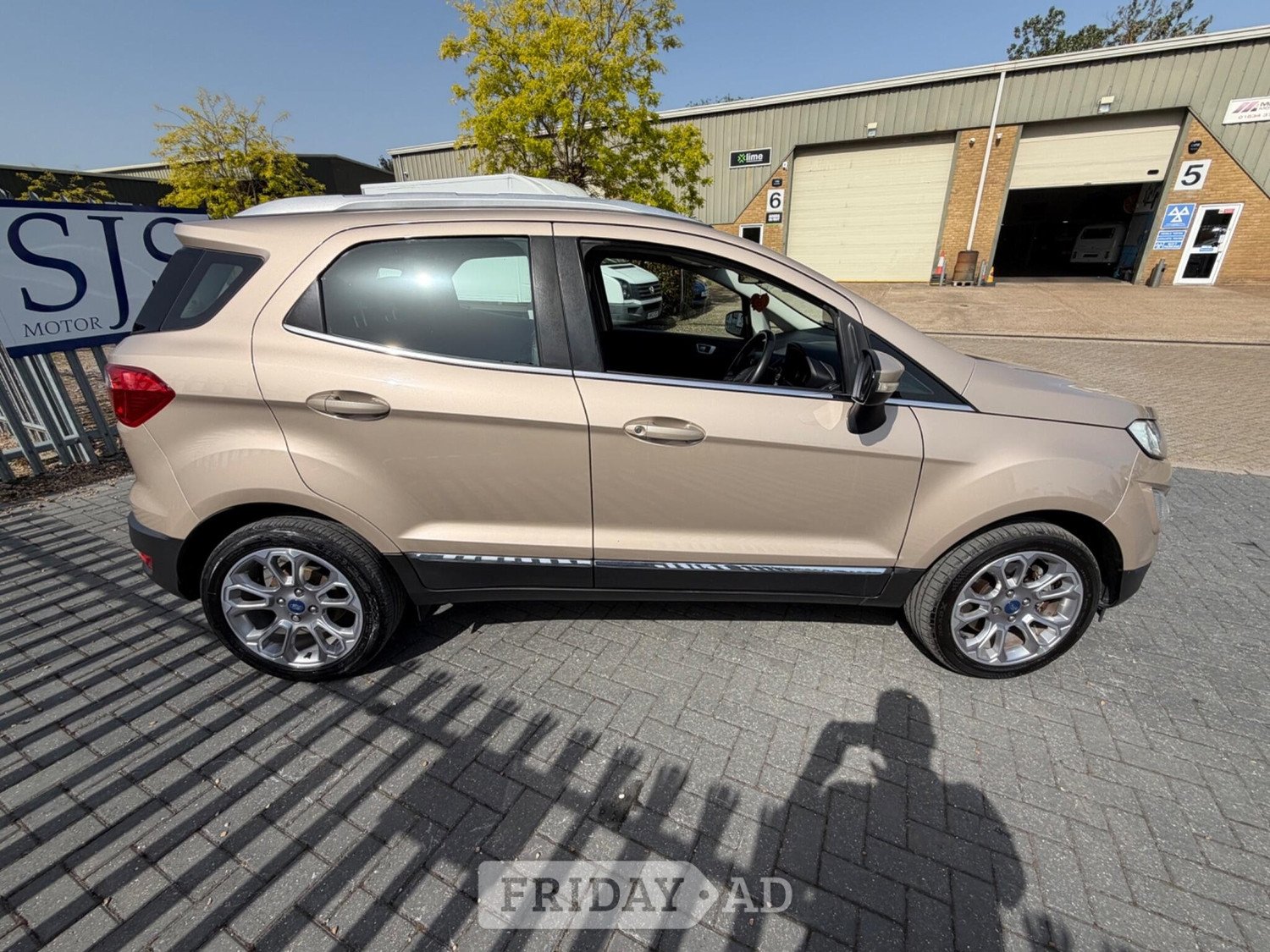 [ berth ]Ford Ecosport
