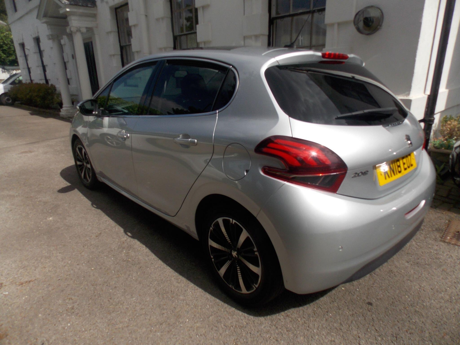 [ berth ]Peugeot 208