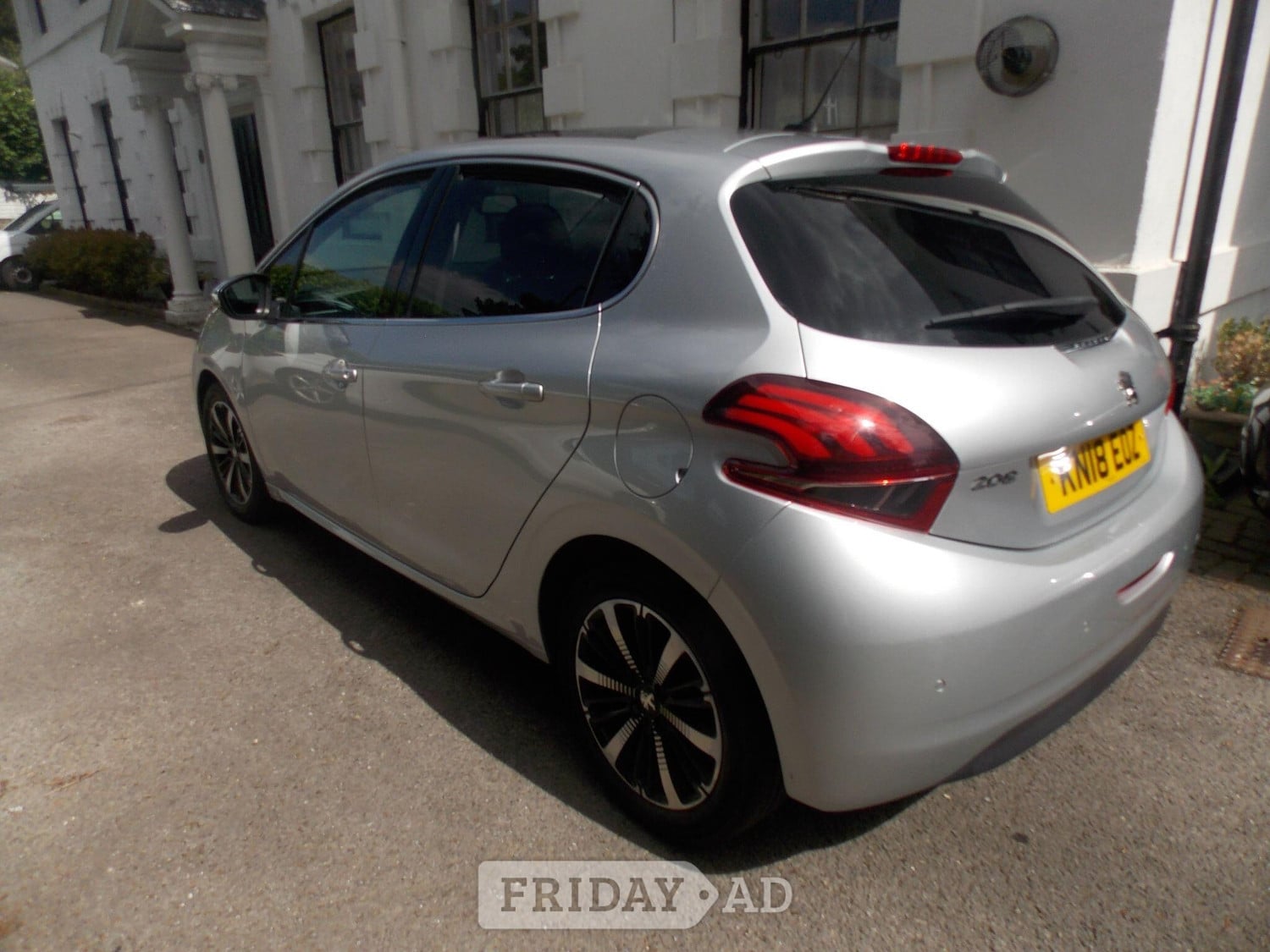 [ berth ]Peugeot 208