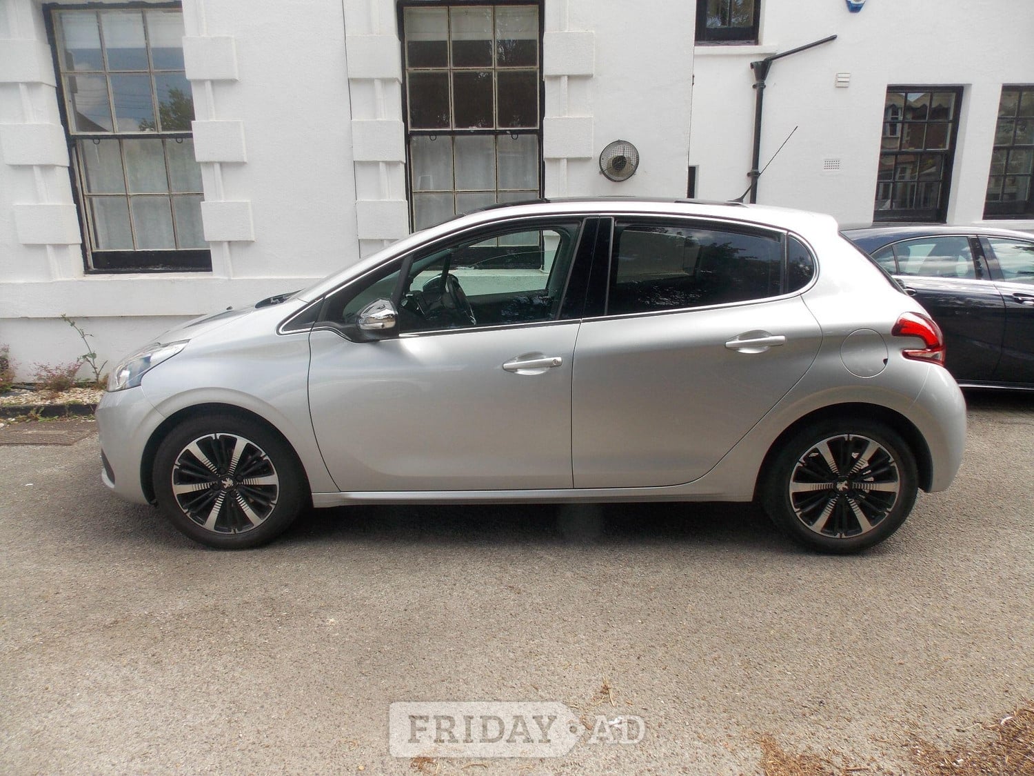 Peugeot 208 2018 - Cars in Enfield