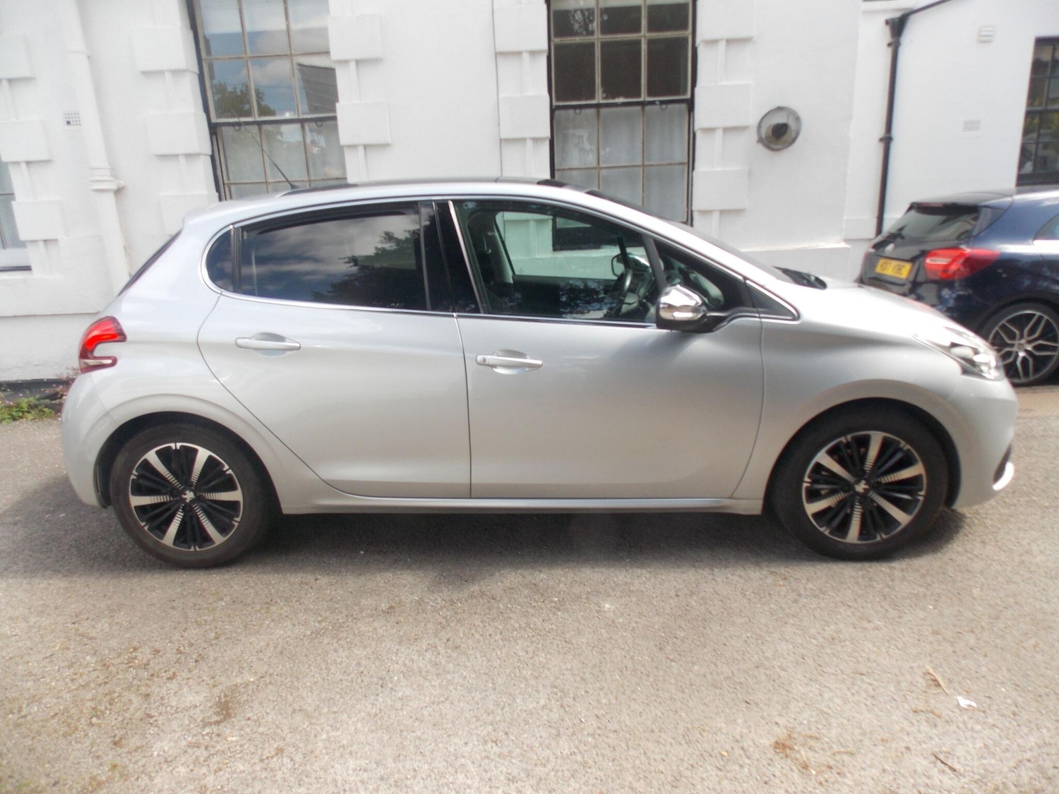Peugeot 208 2018 - Cars