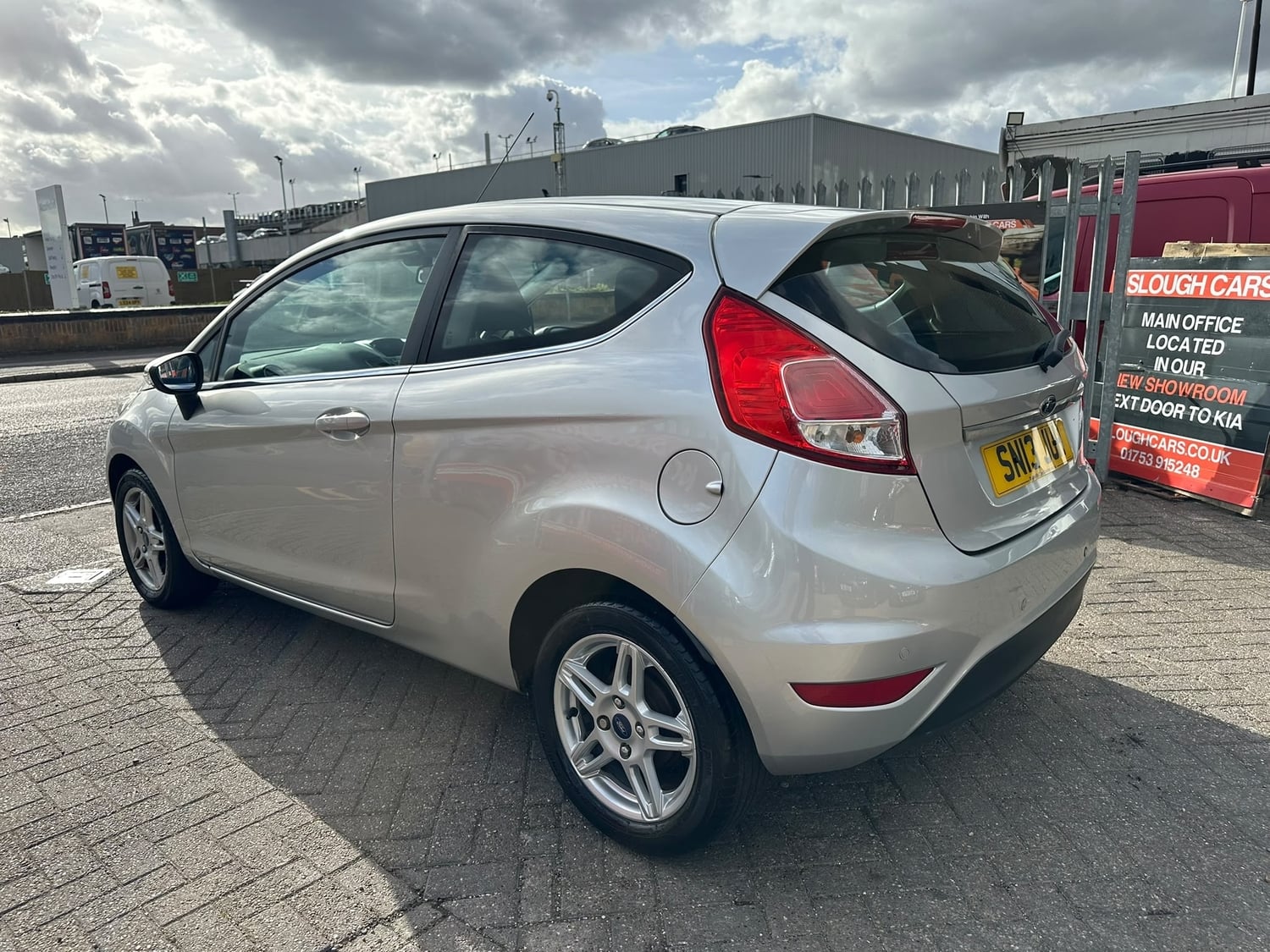 [ berth ]Ford Fiesta